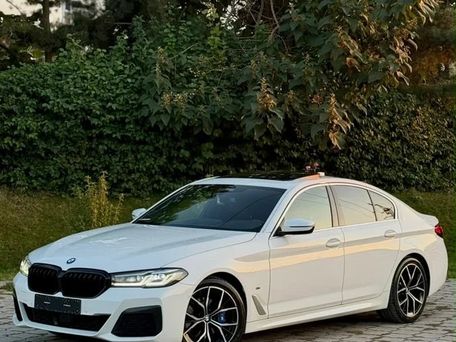 BMW 5 серии, 2022 — 照片 1