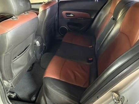 Chevrolet Cruze, 2010 — 照片 2