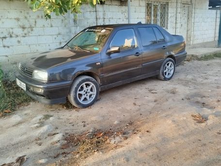Volkswagen Vento, 1992 — 照片 1