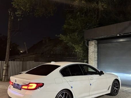 BMW 5 серии, 2021 — 照片 4