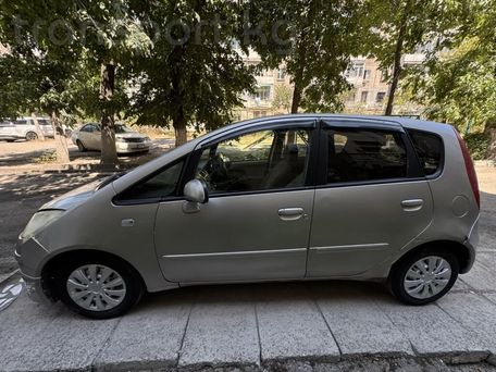 Mitsubishi Colt, 2003 — 照片 3