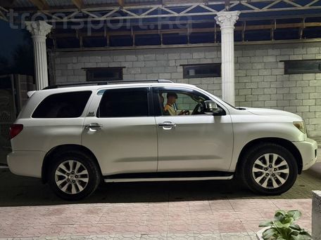 Toyota Sequoia, 2010