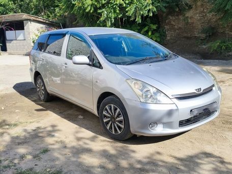 Toyota Wish, 2003