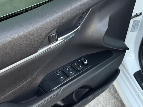 Toyota Camry, 2018 — 照片 13