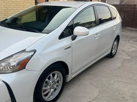 Toyota Prius v (+), 2016 — фото 2