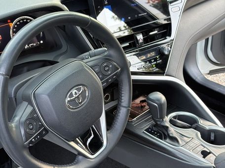 Toyota Camry, 2023 — фото 8