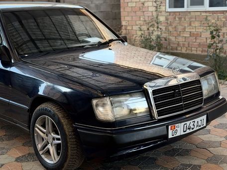 Mercedes-Benz W124, 1988 — фото 1