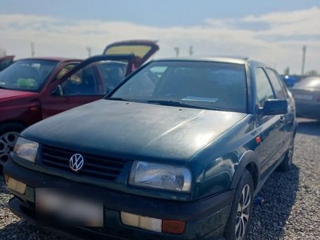 Volkswagen Vento, 1995 — photo 8