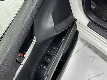 Toyota Camry, 2017 — сүрөт 8