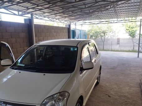 Toyota Raum, 2003