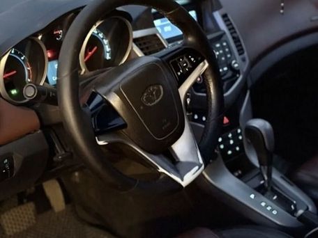 Chevrolet Cruze, 2010 — 照片 1