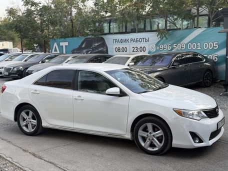 Toyota Camry, 2011 — 照片 2