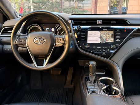 Toyota Camry, 2020 — фото 2