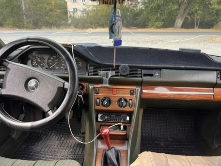 Mercedes-Benz W124, 1988 — сүрөт 4