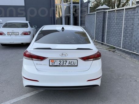 Hyundai Elantra, 2018 — 照片 2