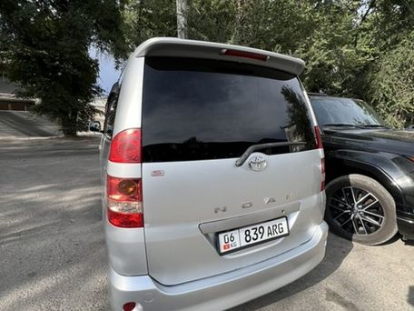 Toyota Noah, 2002 — 照片 6