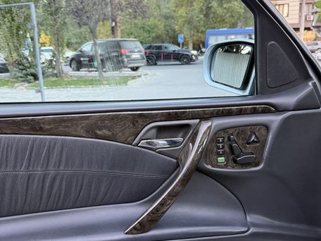 Mercedes-Benz E-Class, 2001 — сүрөт 10