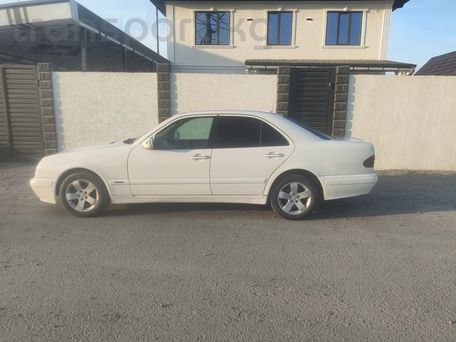 Mercedes-Benz E-Класс, 2000 — 照片 1