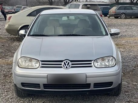 Volkswagen Golf, 2024