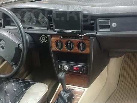 Mercedes-Benz 190 (W201), 1991 — сүрөт 8