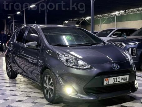 Toyota Prius c, 2019 — фото 1