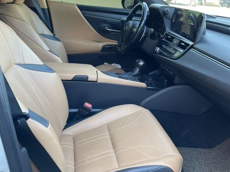 Lexus ES, 2022 — photo 17