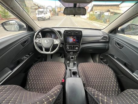 SsangYong Tivoli, 2019 — photo 10