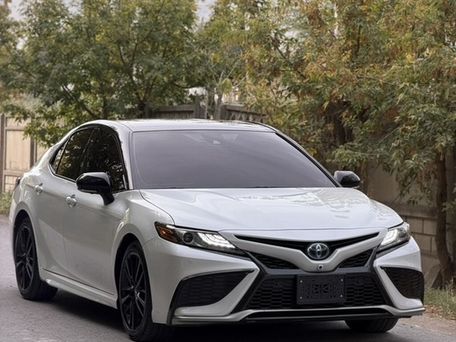 Toyota Camry, 2023 — фото 1