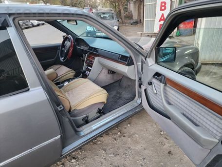 Mercedes-Benz E-Класс, 1992 — сүрөт 8