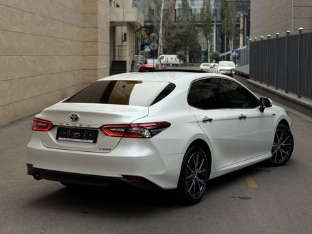 Toyota Camry, 2023 — фото 4