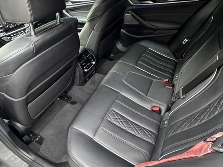 BMW 5 серии, 2021 — 照片 8