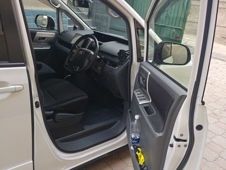 Toyota Voxy, 2008 — photo 3