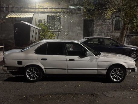 BMW 5 Series, 1990 — 照片 4