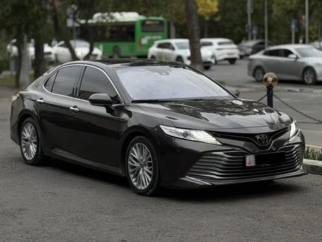 Toyota Camry, 2018 — 照片 1