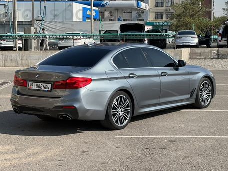 BMW 5 серии, 2019 — 照片 3