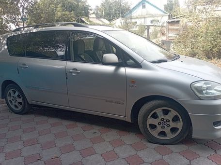 Toyota Avensis Verso, 2003 — 照片 5