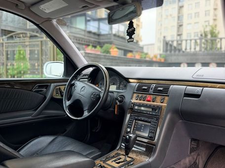 Mercedes-Benz E-Класс, 2000 — 照片 3