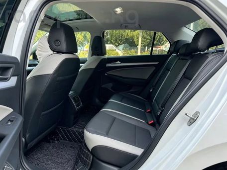 Volkswagen Golf, 2024 — 照片 6