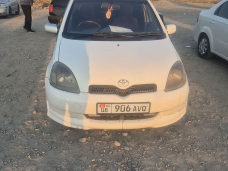 Toyota Vitz, 1999