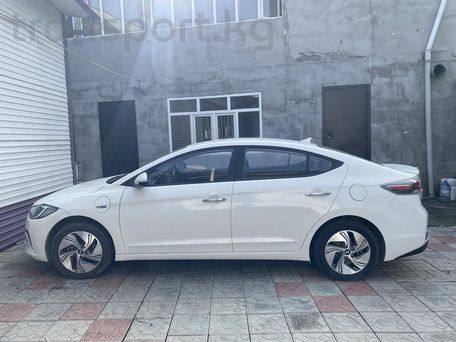 Hyundai Elantra, 2020 — 照片 2