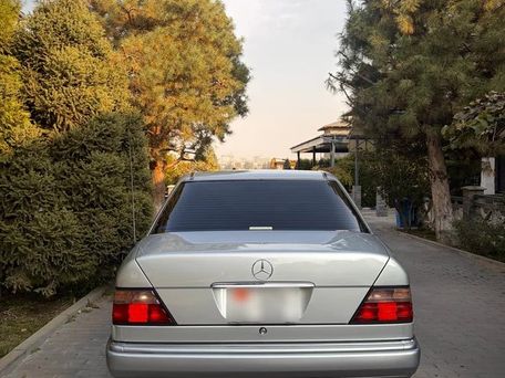 Mercedes-Benz E-Class, 1994 — photo 3