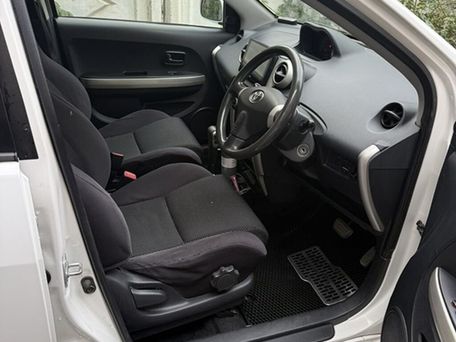 Toyota Ist, 2003 — 照片 4