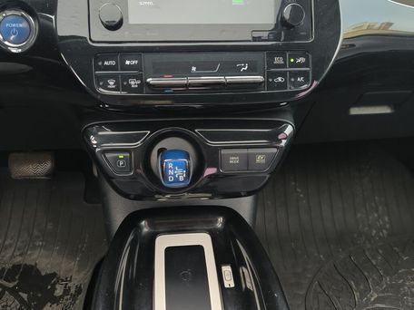 Toyota Prius, 2016 — фото 10