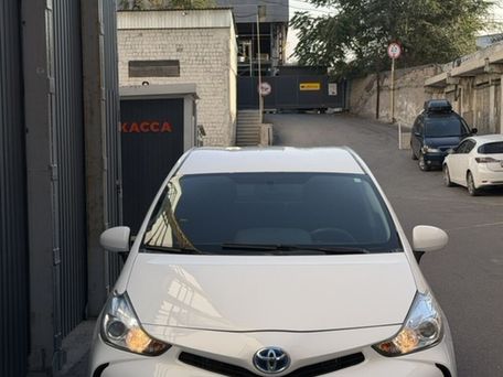 Toyota Prius v (+), 2018 — фото 2